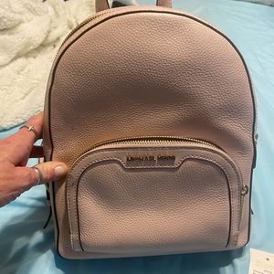 MICHEAL KORS BACKPAC
JAYCEE
35S2G8TB2L POWDER BLUSH
MD ZIP PKT BACKPAC
LEATHER